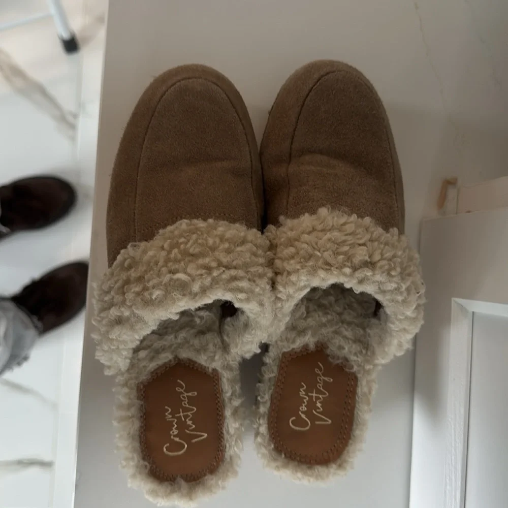 Crown Vintage mules in size 6. - Picture 3 of 7